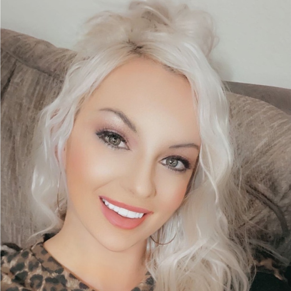 Meet your Posher, Cassandra